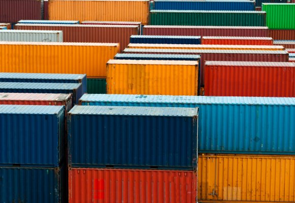 Containere i flere forskjellige farger