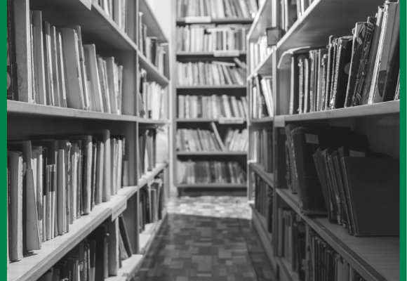 Historisk bilde av bøker i bibliotek