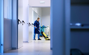 Flyktninger i og utenfor arbeidsmarkedet 2015