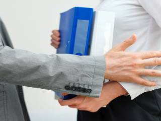 4 prosent utsatt for uønsket seksuell oppmerksomhet SSB 4 prosent utsatt for uønsket seksuell oppmerksomhet