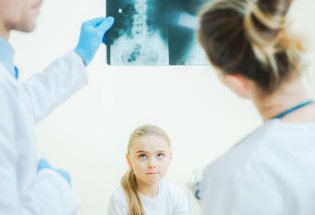 Illustrasjonsfoto av røntgenbilde hos lege.