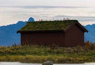 naust ved sjøen