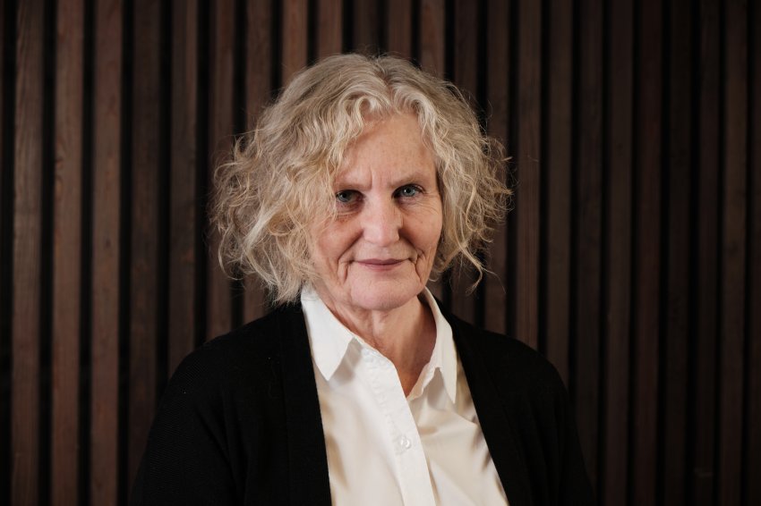 Portrettfoto av Hege Turnes, kommunikasjonsdirektør i Statistisk sentralbyrå