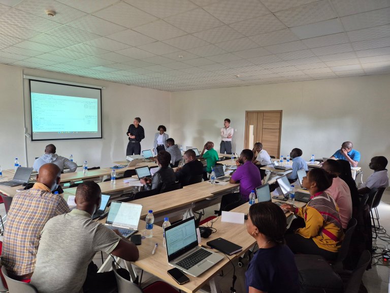 Kristian Lønø conducting a workshop in Malawi