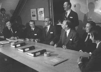 Bilde: Kontrakten for Statfjord B-dekket undertegnes 13. oktober 1978