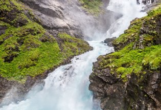 Fossefall i fjell