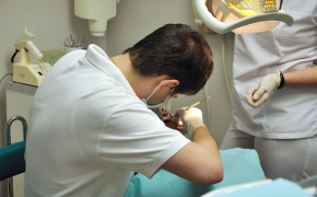 Personar med låg inntekt går sjeldnare til tannlegen