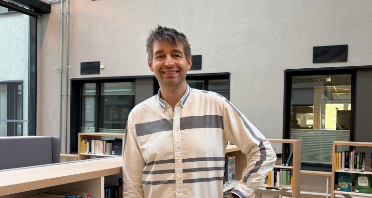 Bilde av person i SSBs lokaler