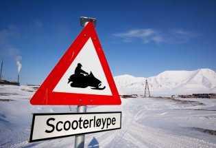 Illustrasjonsfoto av scooterløype skilt.