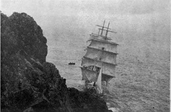 Bilde: Stålbarken Gunvor havnet i klippene ved Lizard på kysten av Cornwall den 5. april 1912