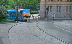 Flere reiste kollektivt – men bilen dominerer fortsatt