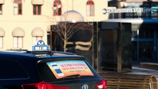 Taxi foran Drammen stasjon.