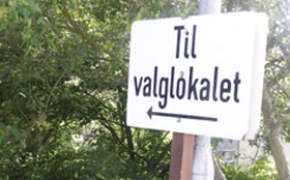 Informasjoonsskilt om valglokale.