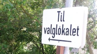 Skilt til valglokale.